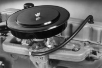 マスキー議員の登場以前からアメリカでは環境問題が顕在化しており、自動車メーカーも対策を練っていた。写真は1960年代の初めに普及が始まった、未燃焼ガスの放出を抑制するPCVバルブ。しかし、マスキー法の基準はこうした従来の取り組みだけでは、クリアできないものだった。