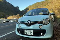 「俺のナロー」のキャンバストップを開けて紅葉を見にドライブ。カーマニア仲間Kは、アイドリング時のエンジン音を『天空の城ラピュタ』に出てくる飛行艇のような感じだと、かなり気に入った様子。アルファに乗りすぎて、脳みそがお花畑になったのかもしれない。