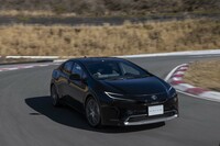 システム最高出力190PSの2リッターモデルは、乗用車としては明らかに「速い」部類に入る。そのキビキビとした走りには、新型ならではの魅力がある。