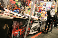 ポスター専門店。クルマものは「シェルビーGT500」ばかり。それにはワケがあった。