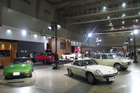 2020年1月に創立100周年を迎えたマツダは、最新モデル「MX-30」とともに自社の歴史を彩ってきた名車の数々を展示。