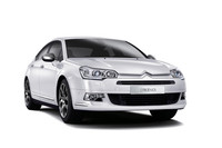 白いボディーの限定版「シトロエンC5」発売