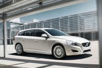 ヨーロッパでは「ダイナミックシャシー」が標準となる。日本では1.6リッターターボ「T4」はコンフォートな「ツーリングシャシー」が標準。2リッターターボと3リッターの「T6」は「ダイナミックシャシー」が標準かもしれない。現在検討中。