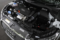 パワートレインは、1.4 TFSIエンジン（122ps、20.4kgm）と7段Sトロニックの組み合わせ。アイドリングストップ機能やブレーキエネルギー回生システムも搭載され、17.8km/リッターの燃費（JC08モード）を実現する。