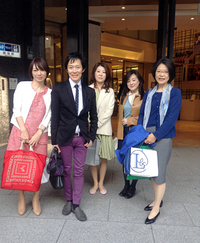 小中高そして大学の同級生＆後輩4人と四半世紀ぶりに銀座三越で電撃再会。銀座の自動車＆家電ショールーム史について、うんちくを垂れたかったが、すてきな奥さまになっている彼女たちにドン引かれそうなのでグッとこらえた。