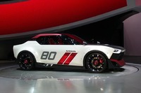 こちらはレーシーないでたちのコンセプトモデル「IDx NISMO」。