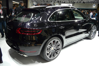 「マカン ターボ」
    