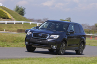 「2.0XT EyeSight」のCVTには、ダイレクト感を演出するために8段のステップ変速制御を採用。SI-DRIVEの走行モードで「S♯モード」を選択すると、ステップ比がクロスレシオ化される。