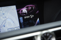 走りの個性が変わる「ドライブモードセレクト」を装備。「スポーツS＋」では出力特性だけでなく、シャシー特性も変わり、スポーティーな走りが楽しめる。