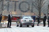 BMWが「MINI E」の引き渡し式を開催の画像