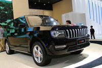 紅旗製SUV「LS5」。写真に収めてしまうと「日産ラシーン」風だが、実物はかなり威圧感がある。