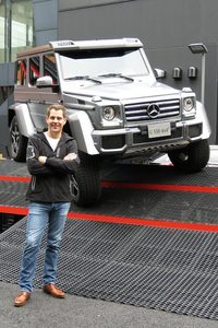 「メルセデス・ベンツG550 4×4²」とグンナー・グーテンケ氏。