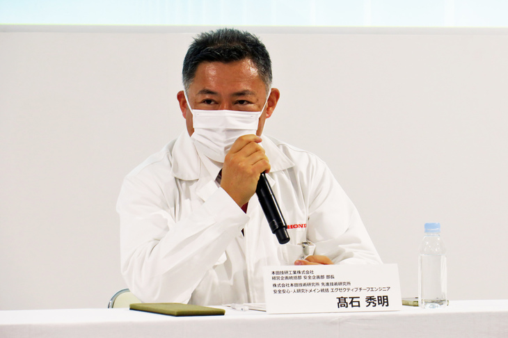取材会の最後、メディアからの質問に答える本田技術研究所の髙石秀明氏。AIや通信を用いた安全技術の実現については、自動車業界はもちろん、関連する異業種の企業や官公庁とも連携。いずれはコンソーシアムを立ち上げて社会実装を実現したいと語った。