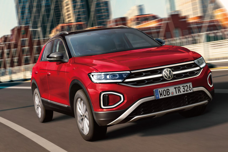 「フォルクスワーゲンTロック」のベーシックグレード「TSIスタイル」は100万円以上も値上がりして458万1000円に到達。もはや日本人にとっては国民車ではなくなってしまった。