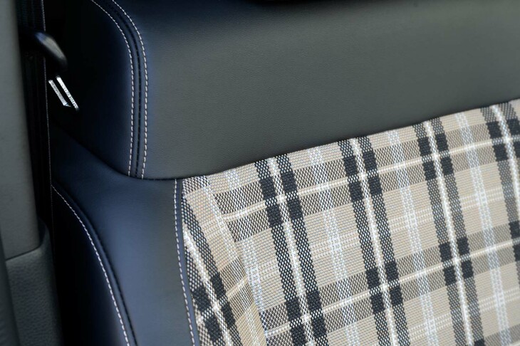 ホンダN-BOXジョイ ターボ 「アクティブフェイスパッケージ」装着車（フロントシート）