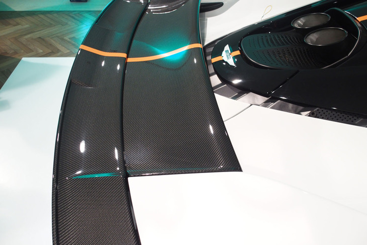 アストンマーティン・ヴァルハラ（リアスポイラー）