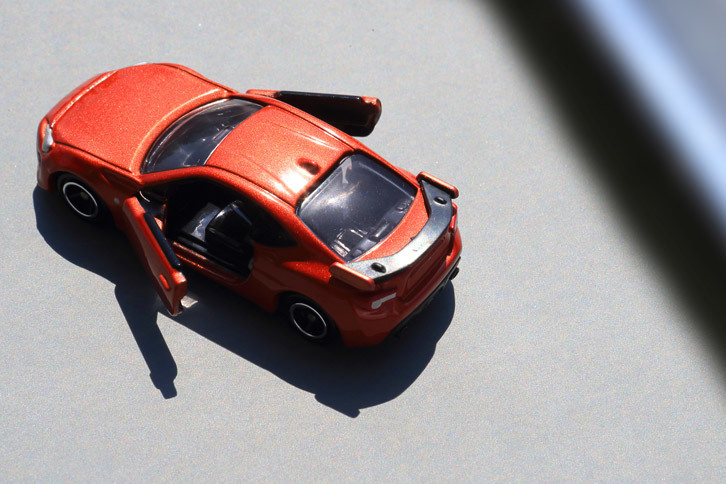 リアに装着される新デザインのリアスポイラー。改良後のモデルでは、上級グレードにこのリアスポイラーが標準装備される。（写真＝荒川正幸）