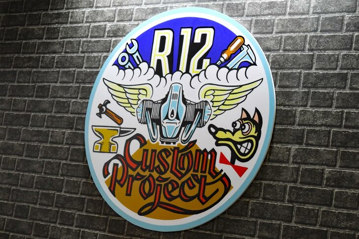 BMWモトラッドのブースには、原形をとどめぬまでにカスタムされた4台の「BMW R12」が展示されていた。