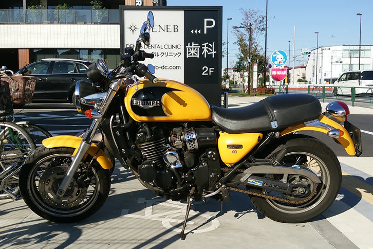 ボロいといえば、もう1台の相方「トライアンフ・サンダーバードスポーツ」号も相応にボロい。そろそろこっちも、メンテに出さなきゃなあ……。