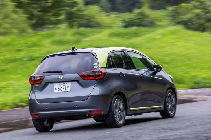 ガソリンエンジンを搭載する「フィット ネス」（FF車）の燃費値はWLTCモードが19.6km/リッター、JC08モードが22.2km/リッター。今回の試乗では満タン法で14.9km/リッターであった。