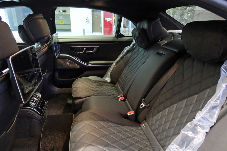 メルセデス・ベンツS580 4MATICロング ナイトエディション（リアシート）