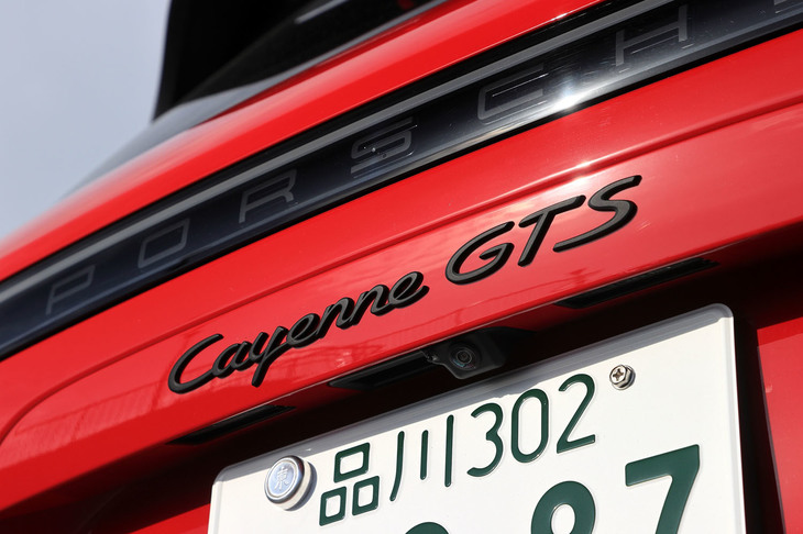 現行型の「カイエンGTS」は、「ターボ」「ターボS Eハイブリッド」に次ぐ“上から3番目”のグレードとなる。