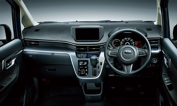 「ステラカスタムF」のインストゥルメントパネルまわり。