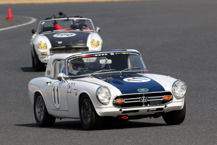 数少ない常連参加の日本車である「ホンダS800レーシング」。クリスタルカップでは最小排気量ながら6位、1500cc以下でクラス優勝。