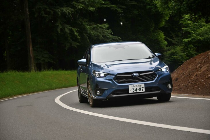 「e-BOXER」のモーターは最高出力13.6PS、最大トルク65N・mというスペックながら、じわりと踏めば20km/くらいまではEV走行が可能だ。