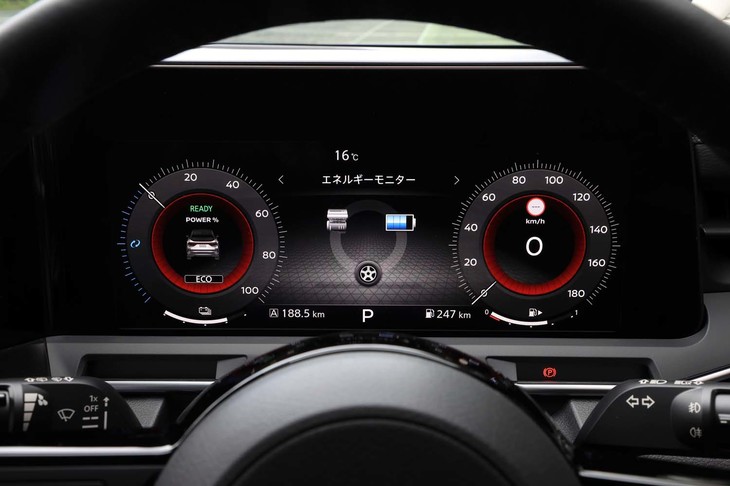 12.3インチの大型スクリーンを使ったフル液晶メーターを標準装備する。