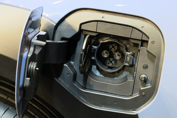 スバル・ソルテラ（充電口＜急速充電＞）