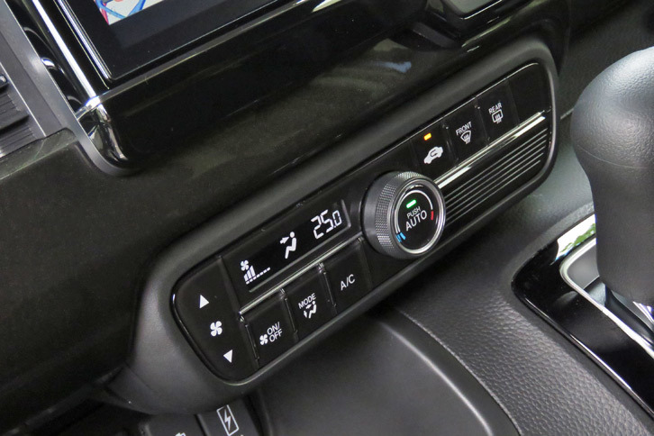ホンダN-BOXカスタムG・L Honda SENSING（エアコンの操作パネル）