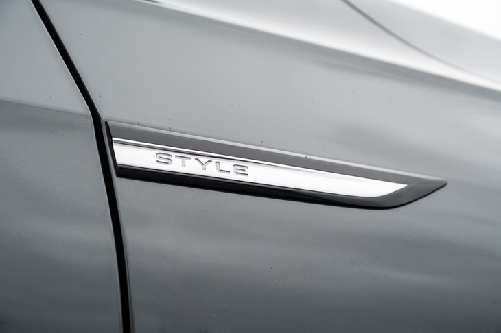 モデルラインナップは、下から「アクティブベーシック」「アクティブアドバンス」「スタイル」「Rライン」の4グレードで構成される。