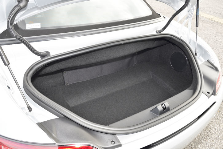 ラゲッジスペースの容量は350リッター（VDA方式）。
