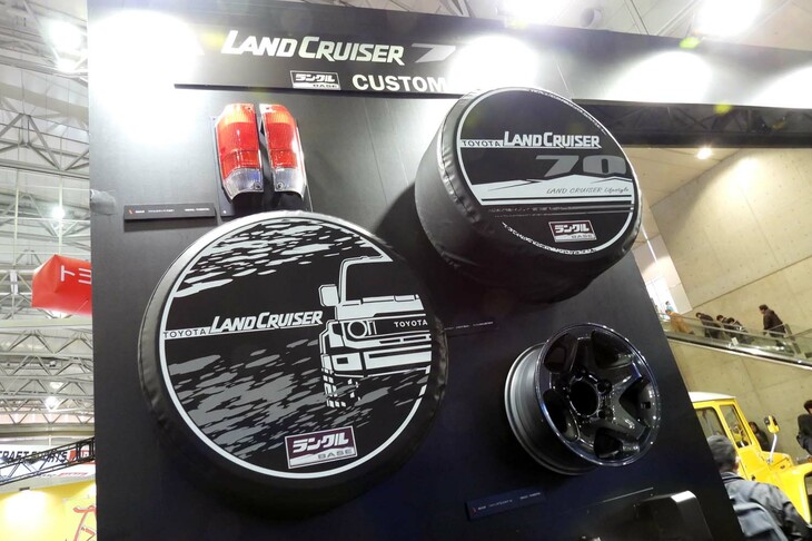 ランクルBASEの展示ブースの様子。