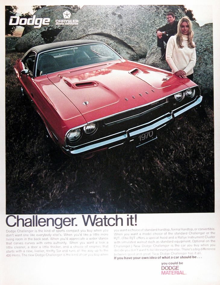 「ダッジ・チャレンジャーR/T」発売当初の広告。コピーに「他人に差を付けたい人に贈るスポーツコンパクト」とあるように、当時のアメリカではこのボディーサイズでもコンパクトだったのだ。