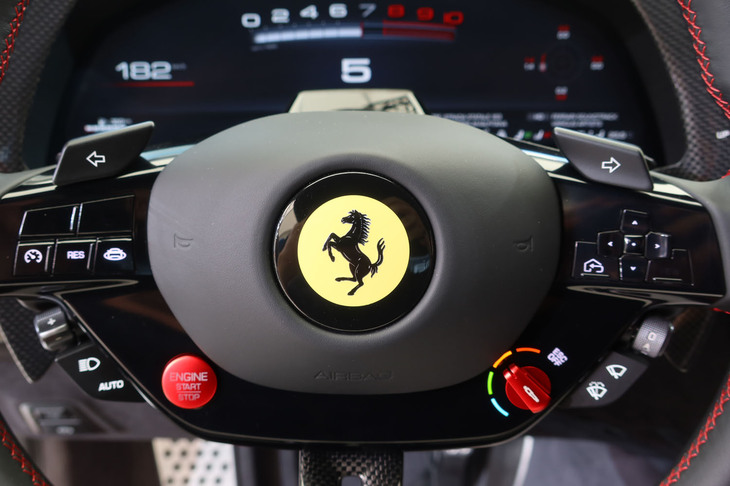 フェラーリ・アマルフィ（ステアリングホイールセンター）