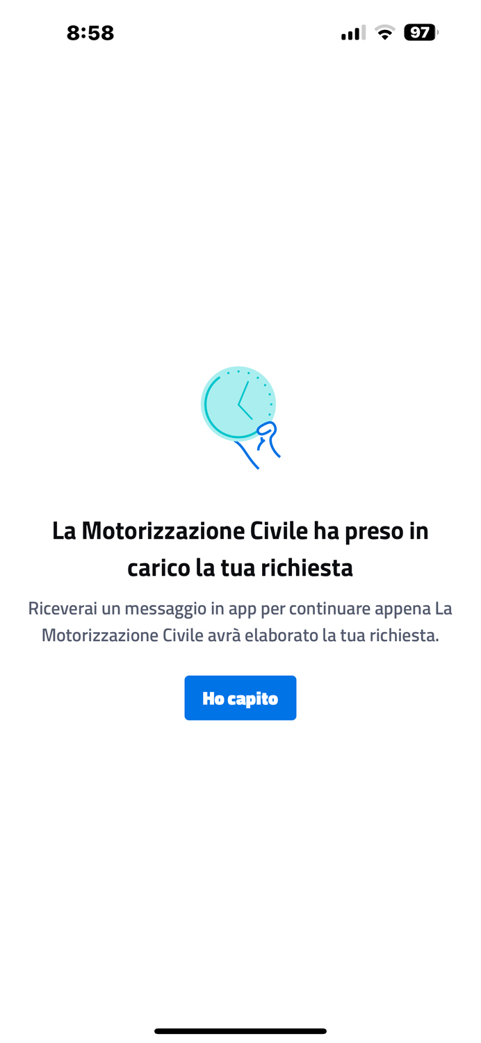陸運局がデジタル免許の申請を受理したことを示す表示。