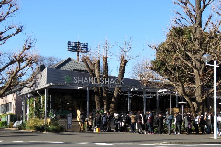 「シェイクシャック」はニューヨーク発のハンバーガーショップ。今春には2号店が、webCG編集部が居を構える恵比寿にオープンするそうです。