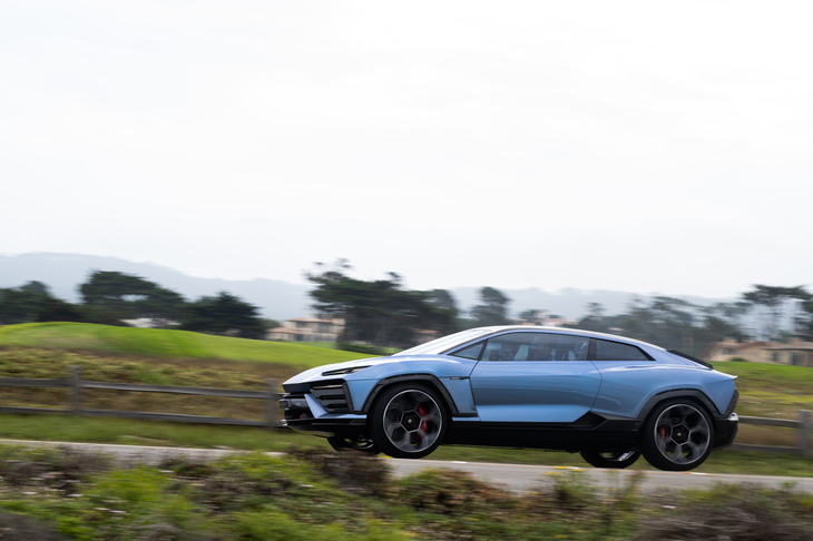 一応はコンセプトカーという扱いの「ランザドール」だが、実際に走行可能なまでにつくり込まれており、今回の取材ではささやかながら試乗も許されていた。