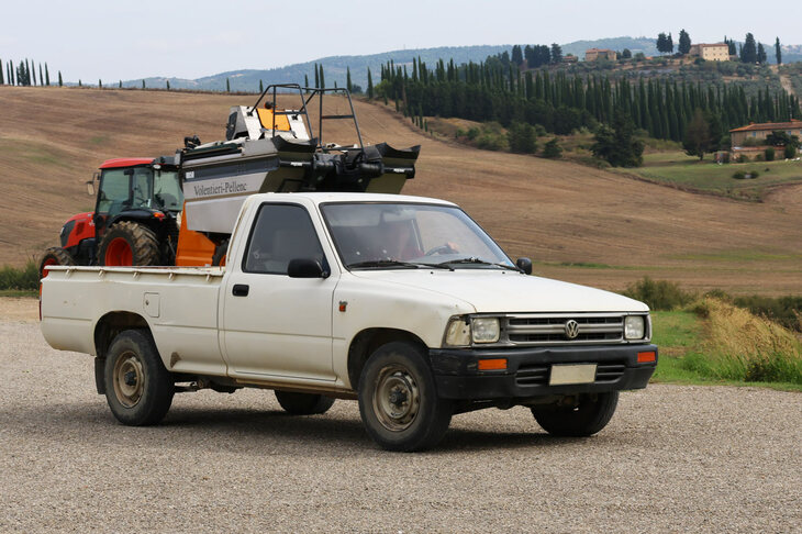 これは1989年から1997年（一説には1998年）まで生産された「フォルクスワーゲン・タロ」。5代目「トヨタ・ハイラックス」のバッジエンジニアリング版である。2023年シエナ県で撮影。