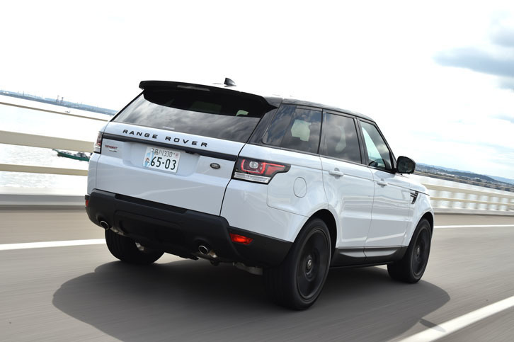 
	「レンジローバー スポーツ」には、安定したコーナリングを実現する「ダイナミックスタビリティーコントロール」や「コーナーブレーキコントロール」が標準で備わる。
	