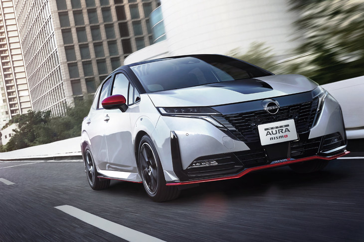 オーテックジャパンが手がけるカスタマイズモデルも含めると、ラインナップは非常に豊富。よりスポーティーな「ノート オーラ」や「ノート オーラNISMO」（写真）、独自の上質さを追求した「オーテック」、SUVスタイルの「オーテック クロスオーバー」などが存在する。