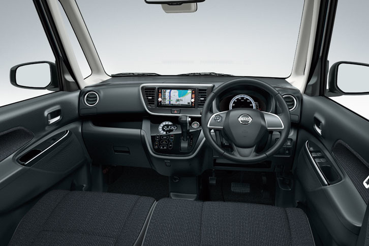 エボニー色を採用した「X Vセレクション」のインテリア。