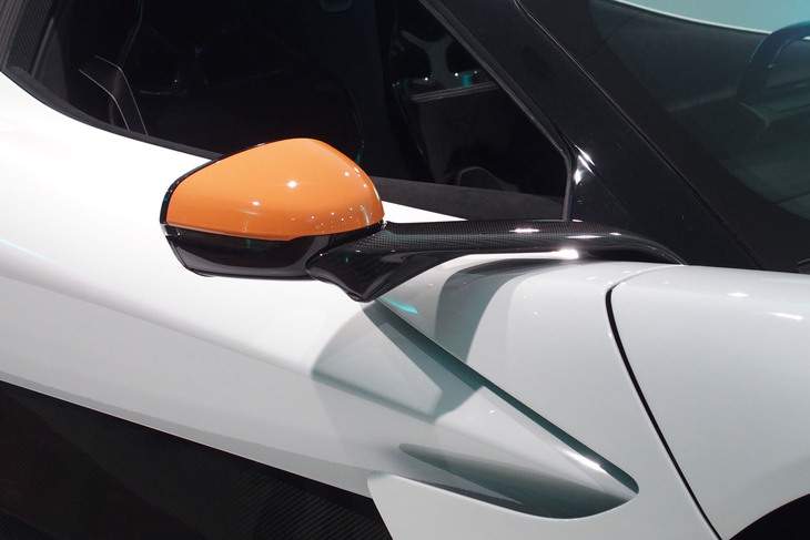 アストンマーティン・ヴァルハラ（リアビューミラー）