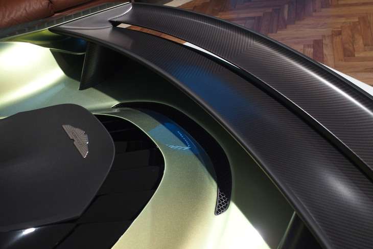 アストンマーティン・ヴァルハラ（リアウイング）