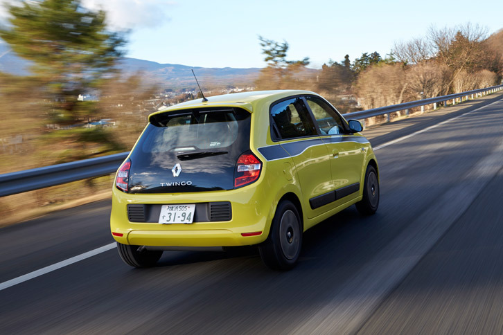 ボディーカラーの設定は「インテンス」と共通。テスト車に採用されていた「ジョン エクレール」を含む、全6色が用意されている。