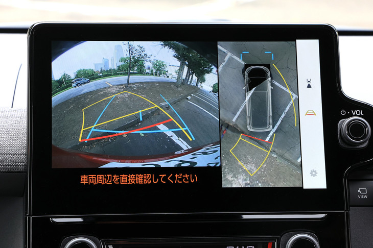 予防安全・運転支援システムでは、停止保持機能付きのレーダークルーズコントロールが「Z」の専用装備。ハイブリッド車にはドライバー異常対応システムも備わるほか、オプションでアドバンストパーク機能や、床下透過表示機能付きのパノラミックビューモニター（写真）なども用意される。