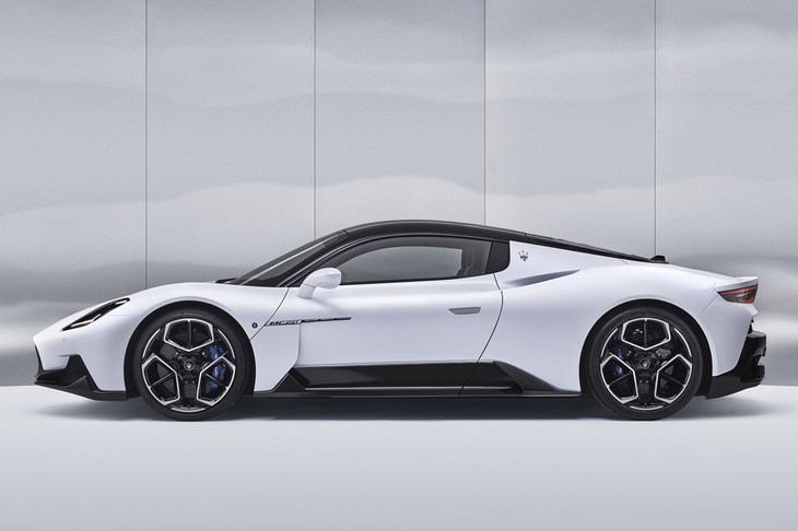 「MC20」のパワーユニットは最高出力630PSの3リッターV6ツインターボエンジン「ネットゥーノ」。0-100km/h加速のタイムは2.9秒。