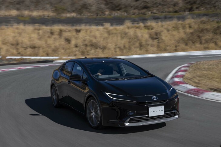 システム最高出力190PSの2リッターモデルは、乗用車としては明らかに「速い」部類に入る。そのキビキビとした走りには、新型ならではの魅力がある。